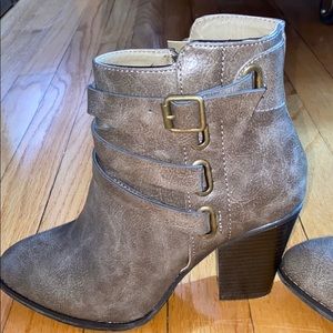 Just Fab ankle booties